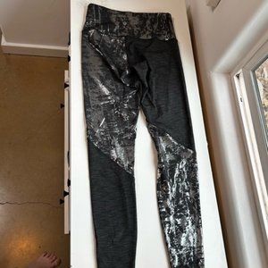 Lululemon Metallic Gray Leggings 28"- Size 6- Excellent Condition Rare Style!